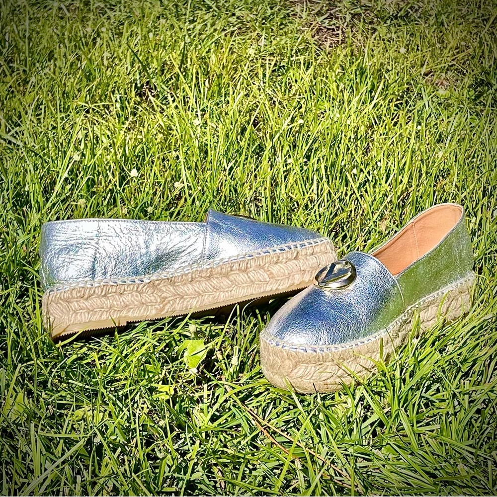 Valentino Silver Espadrille Shoe Size 9 Gold Logo Platform Jessica Closed Toe - Picture 7 of 17